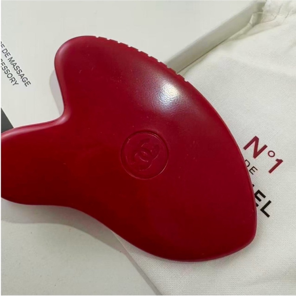 CHANEL No.1 Red Massage Tool